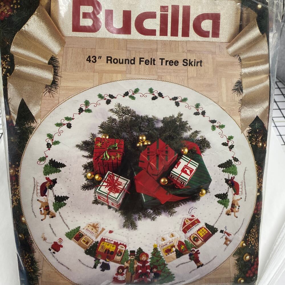 Vintage Bucilla 1991 43" Round Felt Tree Skirt Dickens Christmas Craft Kit